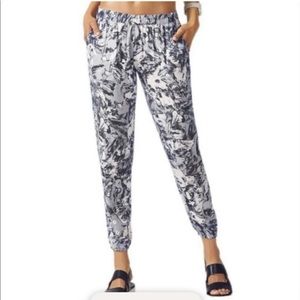 Fabletics Lightweight Brushstroke Black White Emily Joggers Small